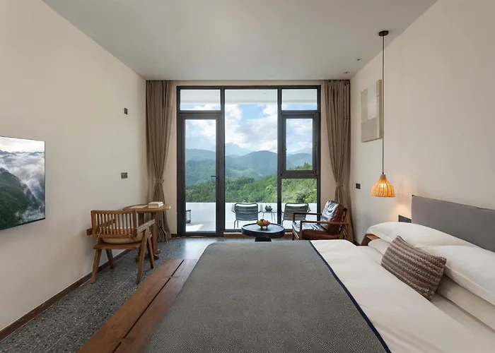 Jianglu Fengchuiyuntai Hotel